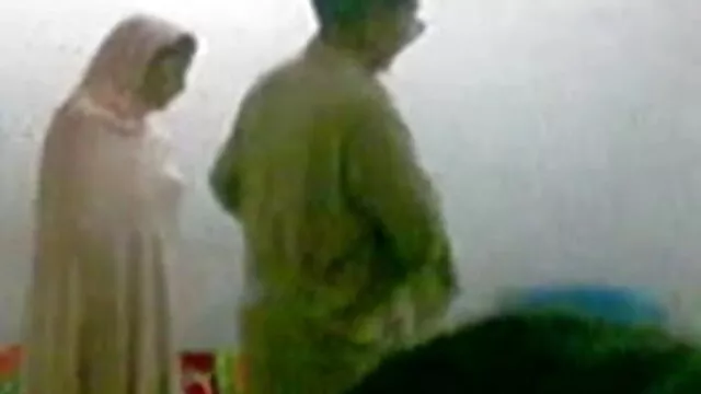 सेक्सी गर्म श्यामला उसकी साउथ की मूवी सेक्सी रसदार बिल्ली के साथ खेल रहा है