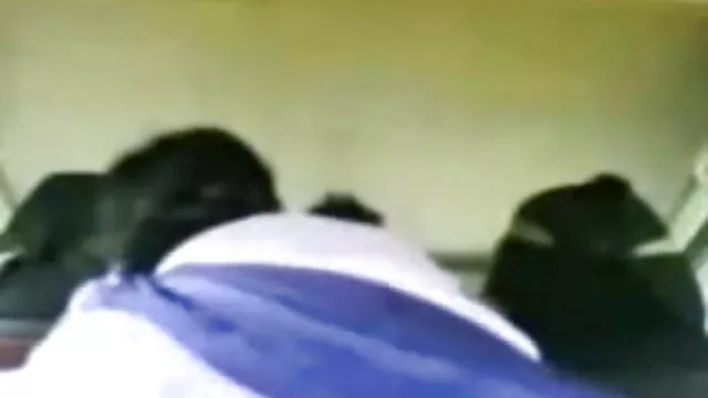 1 लड़के के प्रियंका चोपड़ा की सेक्सी मूवी लिए 2 लड़कियां