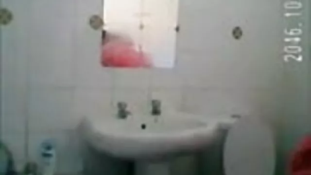 भीगा करीना कपूर की सेक्सी वीडियो मूवी हुआ चेहरा
