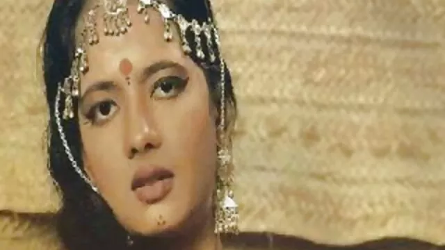 काला बॉलीवुड की फुल सेक्सी मूवी बैल अपनी पत्नी को चोदने के लिए बार से उठा