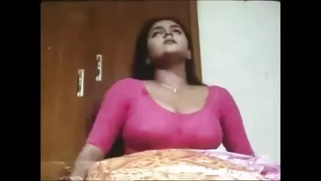 असली घर की सेक्सी मूवी पर शौकिया बेब