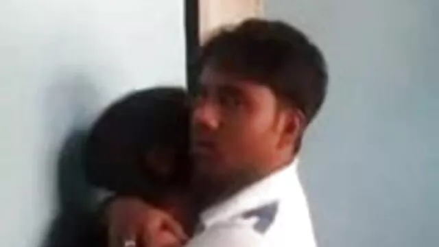 पेटिट बेब हिंदी की सेक्सी मूवी ने बाथटब में चूना और चाटा