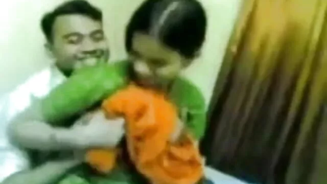 ब्रेट रॉसी गीला बिल्ली सोनाली की सेक्सी मूवी चूसने