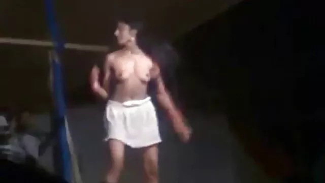 एक हीरो हीरोइन की सेक्सी मूवी 3some में प्यारा बेब क्रूर डीपी