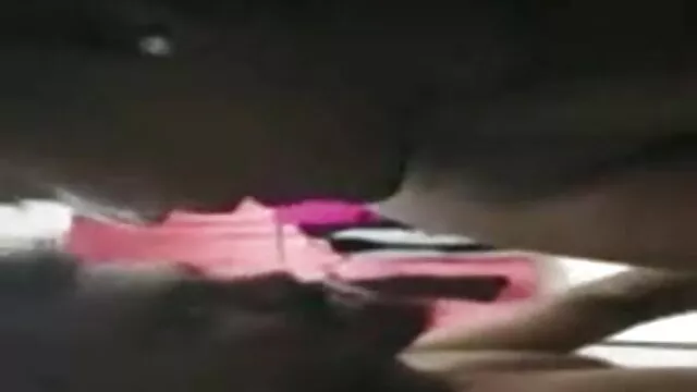 चेहरे वाला प्रेमी उसके लंड को चूसता संभोग की मूवी और चूसता है
