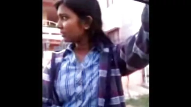 छोटा छोटा बेब सोफे पर drilled शक्ति कपूर की सेक्सी मूवी