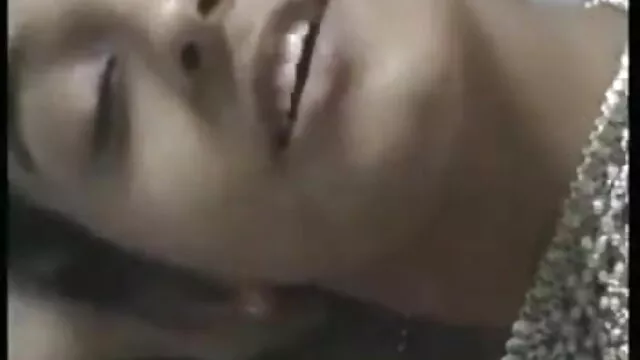 लड़कियों ने सेक्स करने की मूवी उन्हें छेद दिया