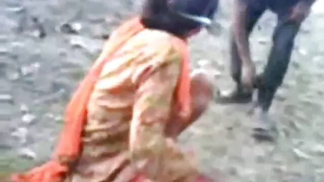 नौकरानी प्रियंका की सेक्सी मूवी के साथ त्रिगुट