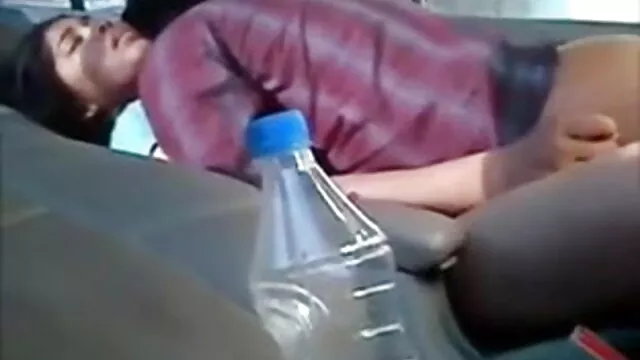 बड़े बॉलीवुड की सेक्सी मूवी स्तन और लंबे पैरों के साथ परिपक्व एमआईएलए खुद को fucks
