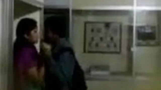Devyn Devine आपके लिए हस्तमैथुन करता रानी मुखर्जी की सेक्सी मूवी है!