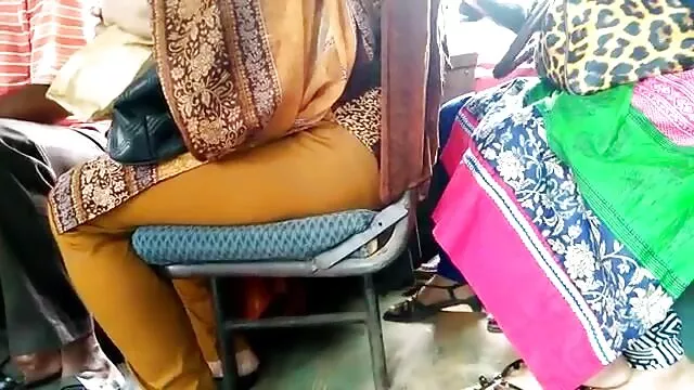 पीले रंग में सेक्सी मूवी 2017 की ब्राजील के किशोर बी बी का उपयोग करता है