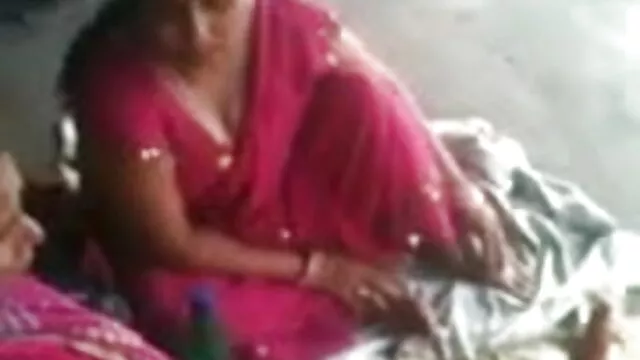 दक्षिण भारतीय सोनाली की सेक्सी मूवी चाची ने अपने नेबोर के साथ चुदाई की