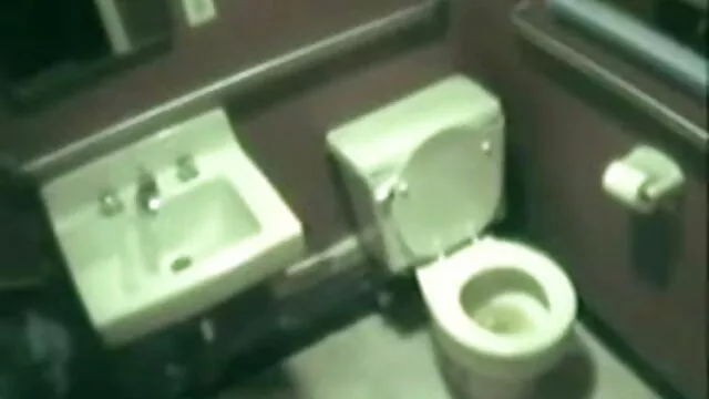 भीड़ के लिए नाचने वाली काली लड़की नाचती है साउथ की सेक्सी मूवी - negrofloripa
