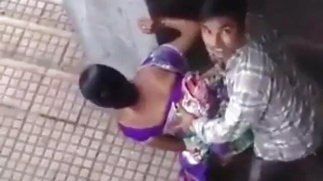 कार में सुंदर जोड़े ने सेक्स किया करीना कपूर की सेक्सी वीडियो मूवी