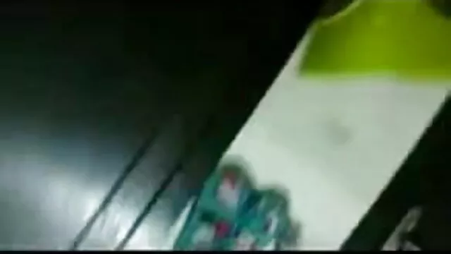 सभी छेदों में महान स्तन के साथ बालों सेक्सी मूवी हीरोइन की वाली गर्भवती