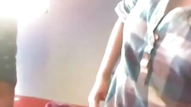 सेक्सी प्रियंका चोपड़ा की सेक्सी मूवी गोरी