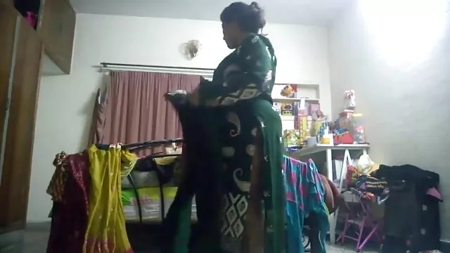 और उन श्रीदेवी की सेक्सी मूवी में बड़े लंड के साथ और भी ब्रिटिश लड़कियां !!