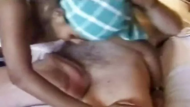 मालकिन रानी मुखर्जी की सेक्स मूवी का सामना करना, खिलौने