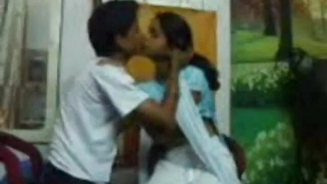 शौकिया सनी देओल की सेक्सी मूवी युगल बकवास