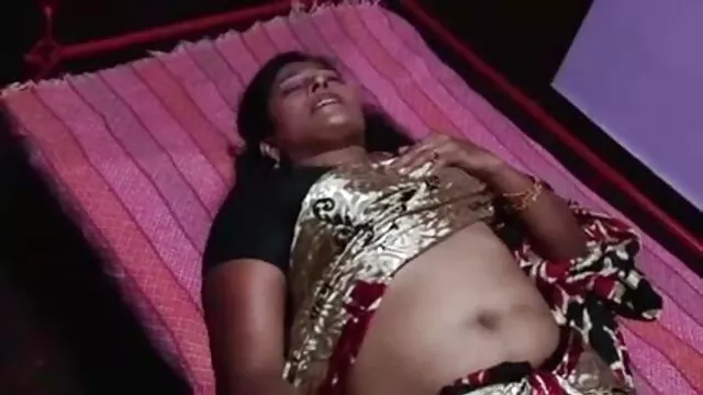 18 और पहले से ही मूवी की सेक्सी एक मुर्गा रानी जेनी है
